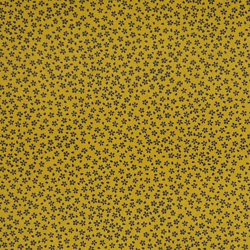 Urushi-Style Washi– Schwarze Kirschblüten auf glänzend gelbbraunem Hintergrund – handbedrucktes Washi-Papier, Ansicht 1 von 4